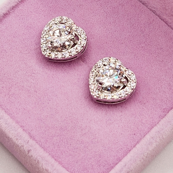 1ct Moissanite Heart Shaped Pave Stud Earrings - Picture 6 of 7